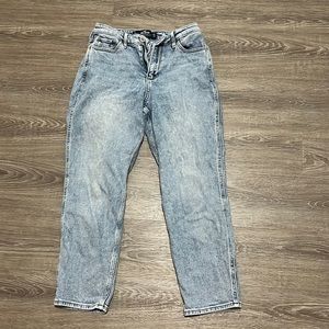 Light-Wash Hollister High-Rise High-Waisted Mom Jeans